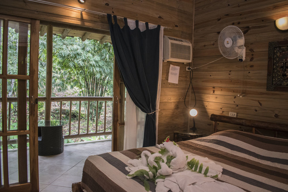 Bugabutik Hotel Resort Cocles Beach Exterior photo